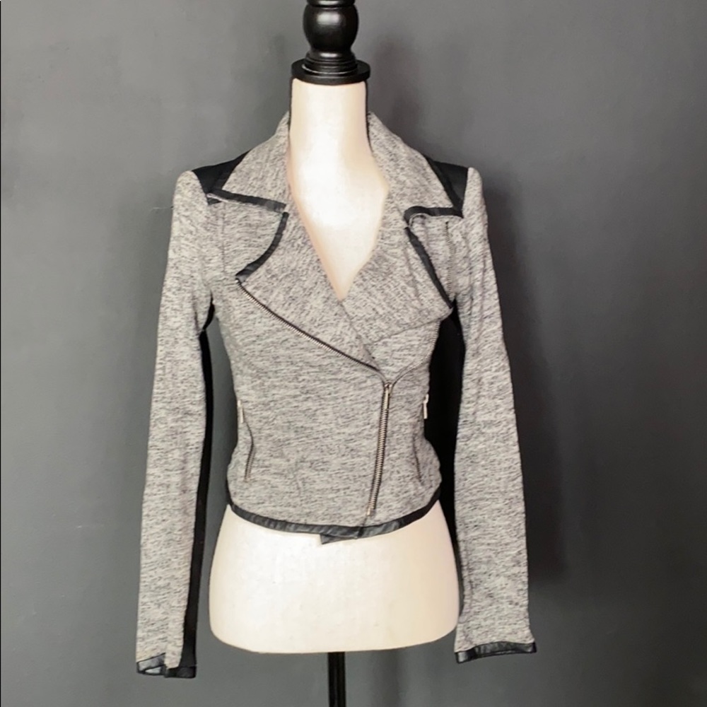Short fitted jacket